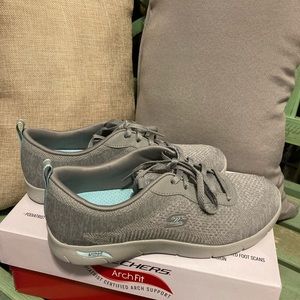 Sketchers Ladies Gray Size 7.5 Air Cooled Arch Fit Shoes